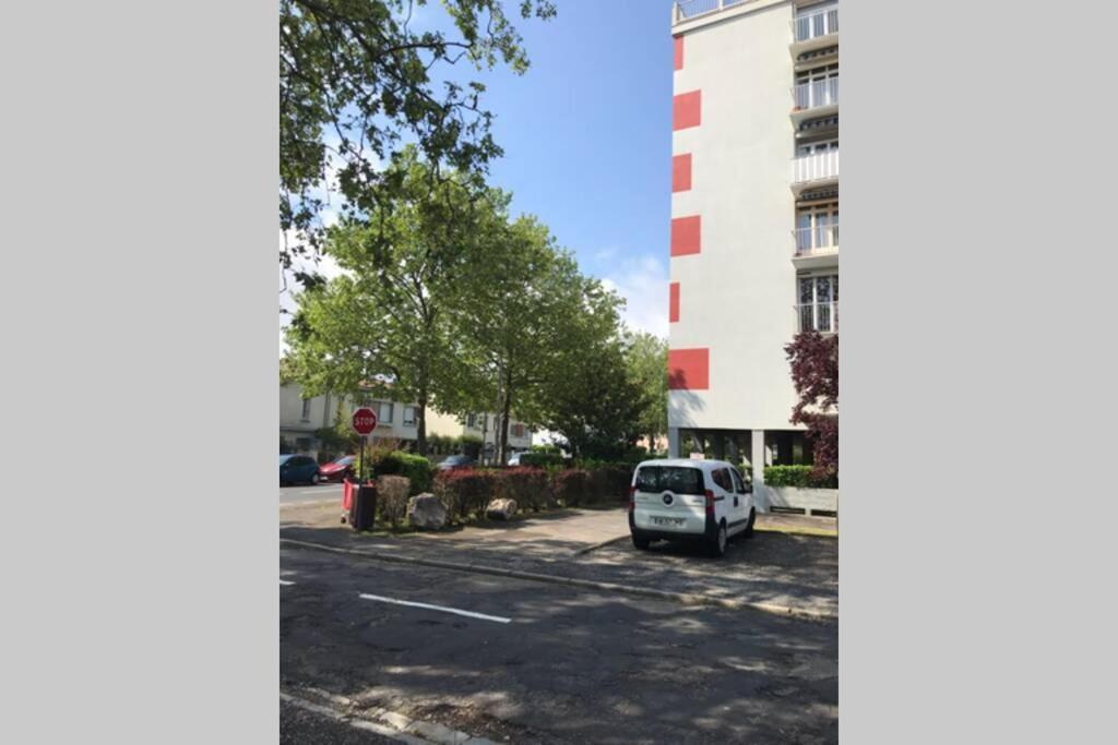 Bel Appartement Avec Vue Et Parking Prive Beziers Bagian luar foto